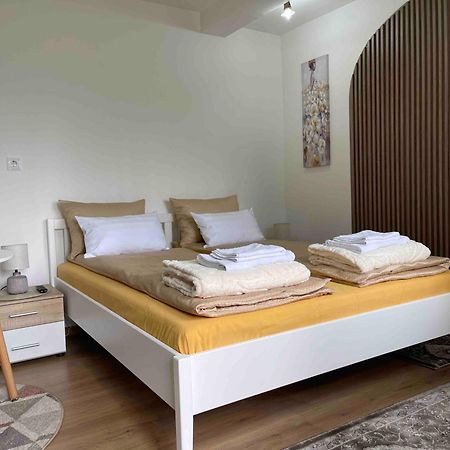 Studio Apartman Sedrenik SJJ Buitenkant foto