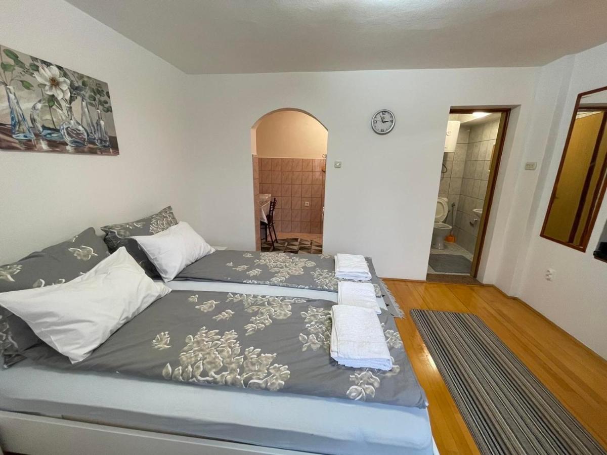 Studio Apartman Sedrenik SJJ Buitenkant foto